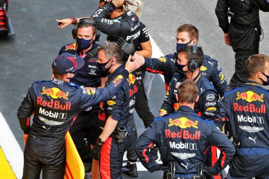 Max Verstappen (NLD) Red Bull Racing celebrates his third position with the team in parc ferme.
12.07.2020. Formula 1 World Championship, Rd 2, Steiermark Grand Prix, Spielberg, Austria, Race Day.
- www.xpbimages.com, EMail: requests@xpbimages.com © Copyright: Moy / XPB Images