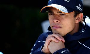 Webber: De Vries struggling with 'tough on rookies' F1