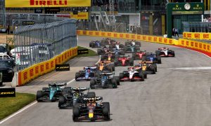 Verstappen cruises to victory over Alonso in Canada