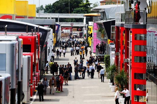 The paddock.
10.05.2018. Formula 1 World Championship, Rd 5, Spanish Grand Prix, Barcelona, Spain, Preparation Day.
- www.xpbimages.com, EMail: requests@xpbimages.com - copy of publication required for printed pictures. Every used picture is fee-liable. © Copyright: Moy / XPB Images